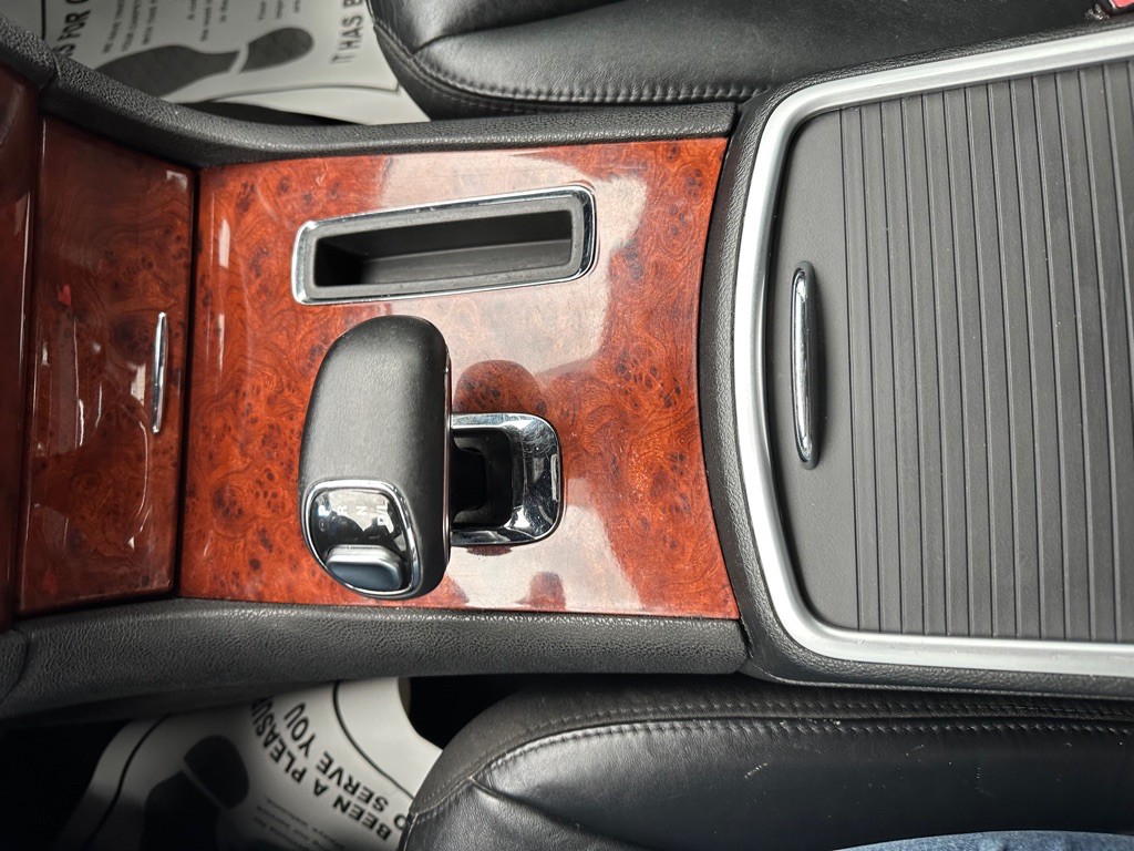 2012 Chrysler 300 Image 23