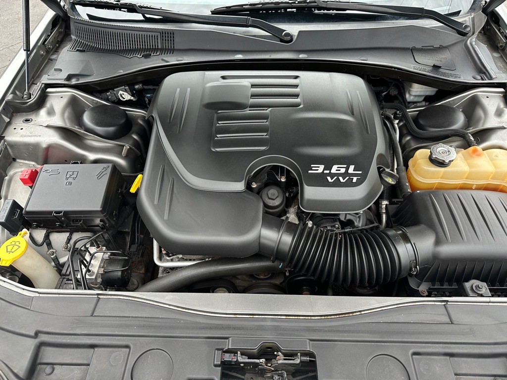 2012 Chrysler 300 Image 24