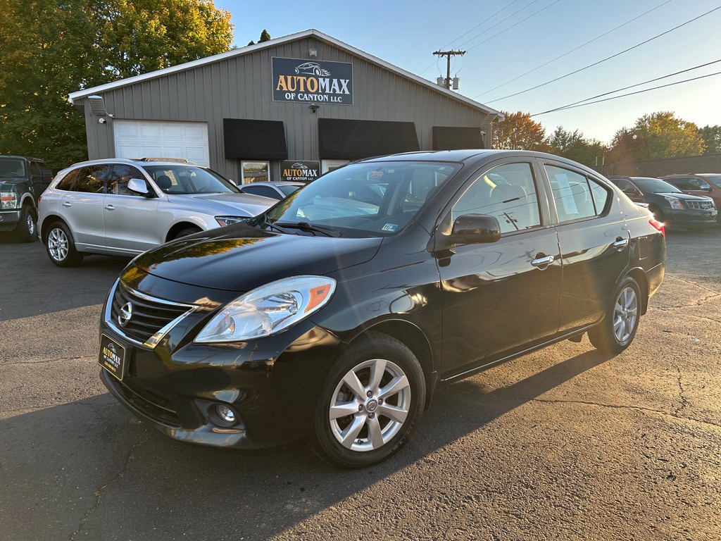 2013 Nissan Versa Image 1