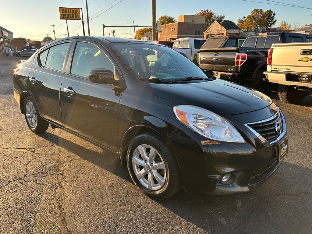 2013 Nissan Versa Image 3