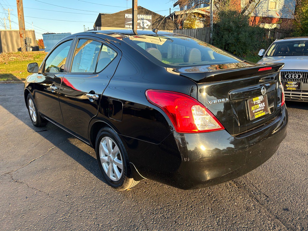 2013 Nissan Versa Image 8