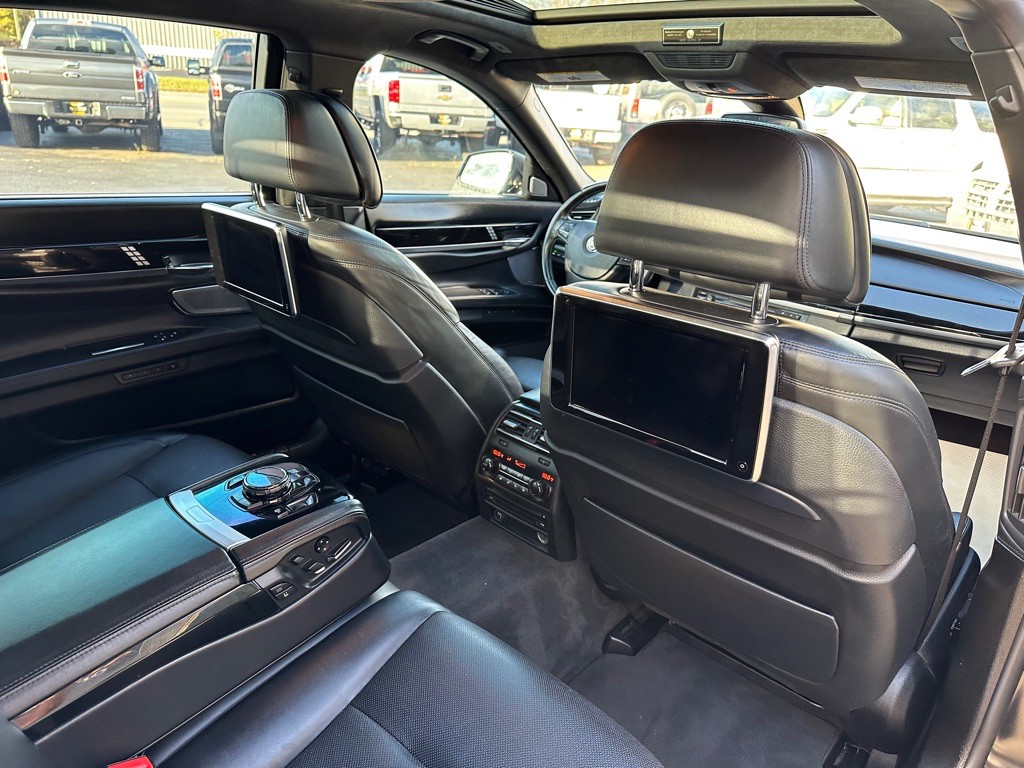 2014 BMW 7 Series Image 12