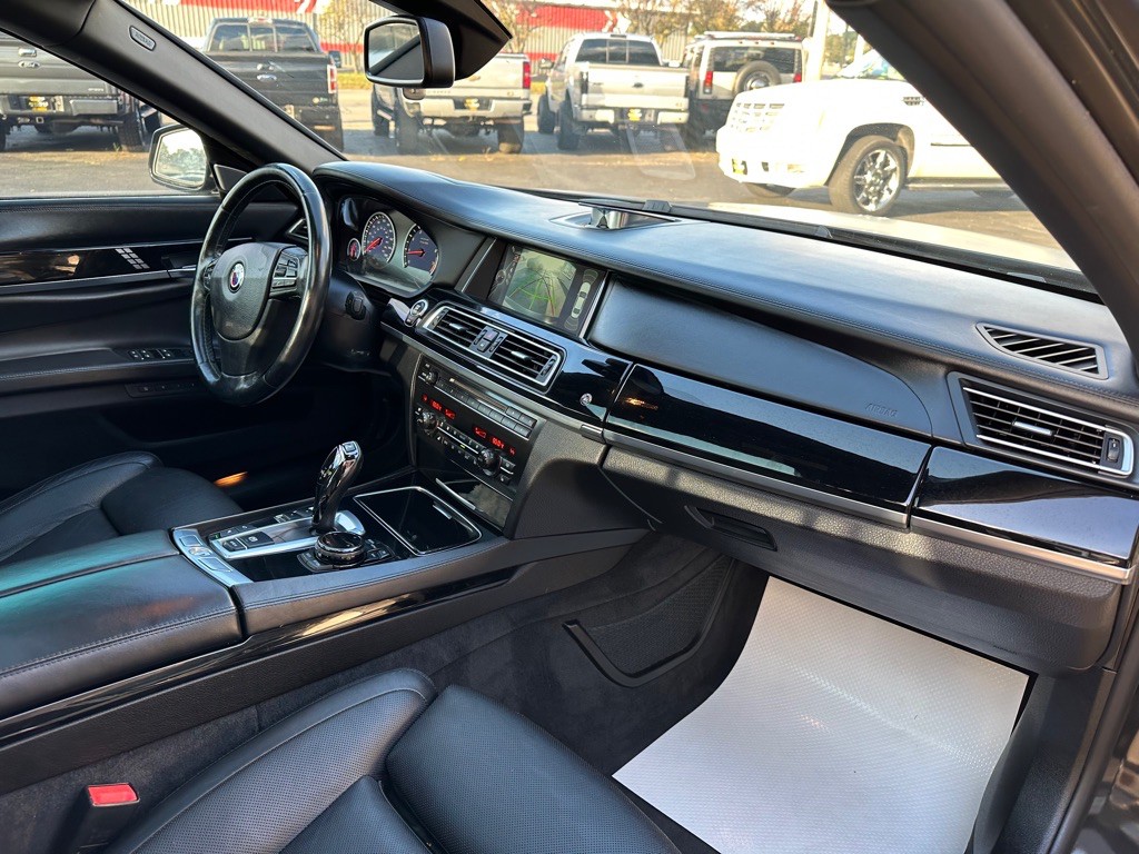 2014 BMW 7 Series Image 13