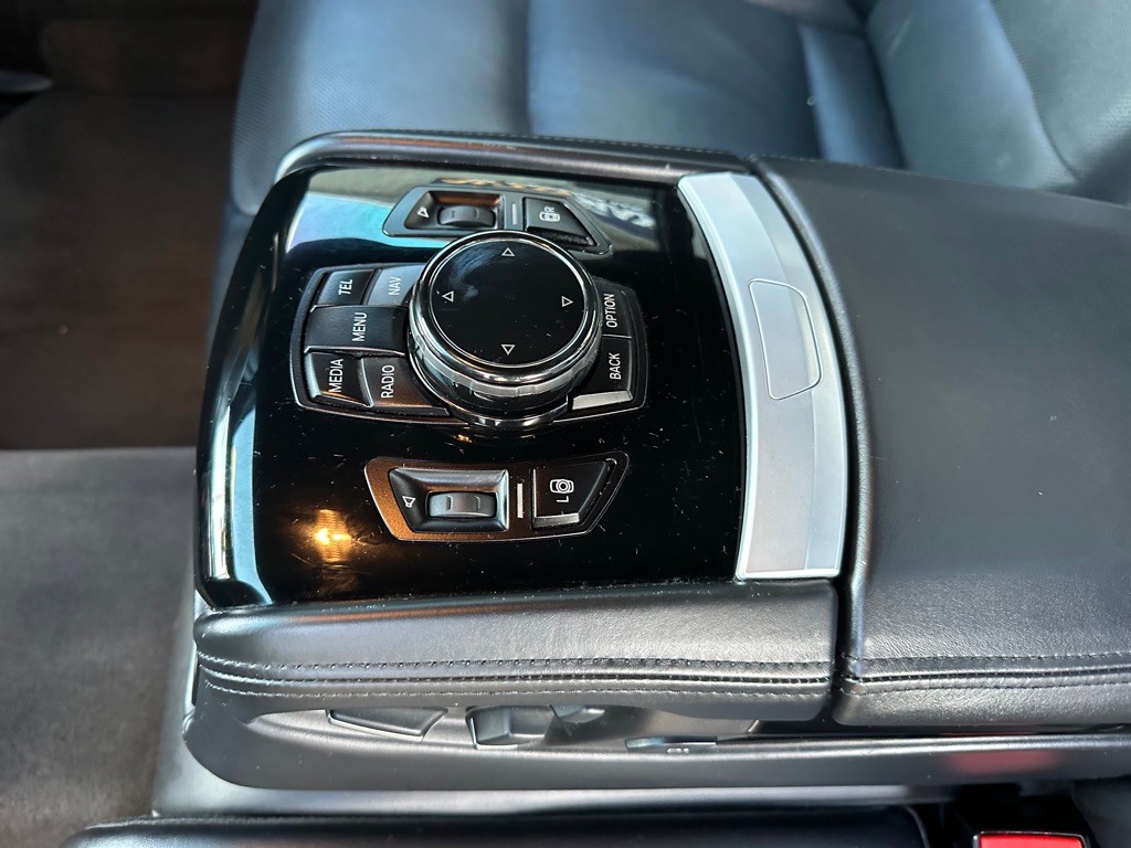 2014 BMW 7 Series Image 19