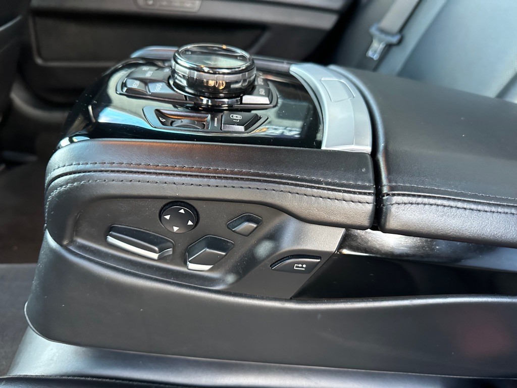 2014 BMW 7 Series Image 20