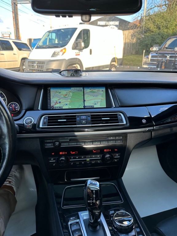 2014 BMW 7 Series Image 21