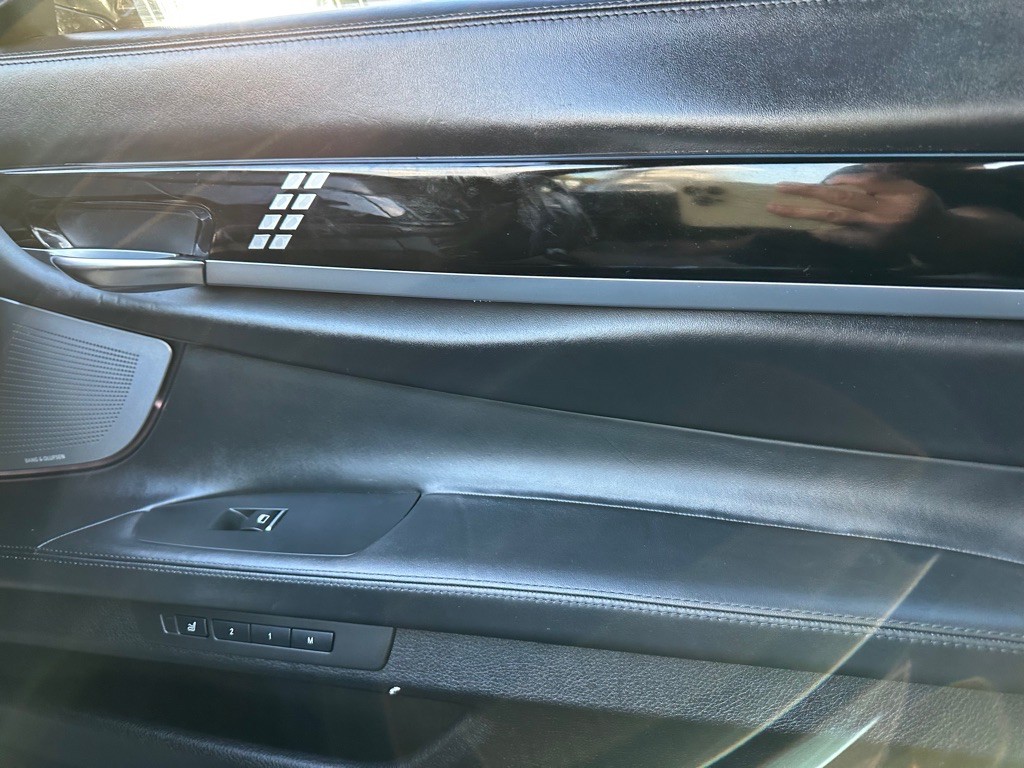 2014 BMW 7 Series Image 22