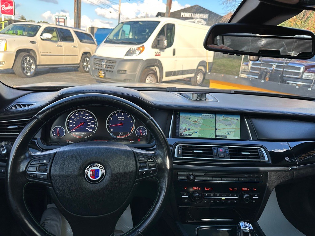 2014 BMW 7 Series Image 23