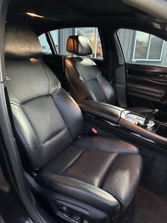 2014 BMW 7 Series Image 26