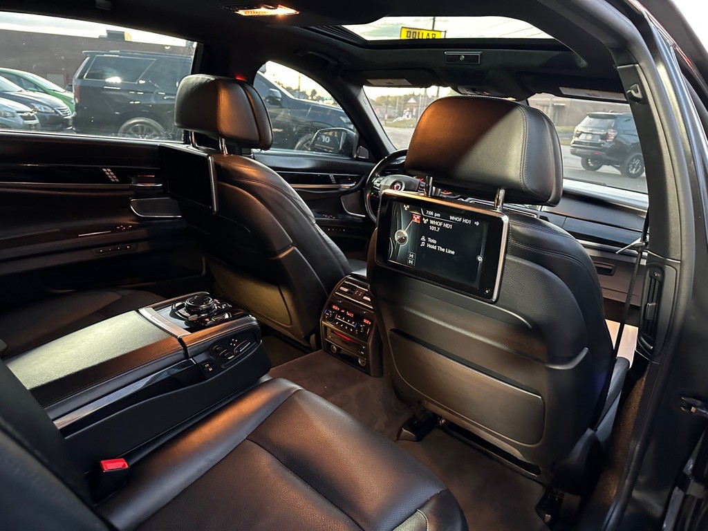 2014 BMW 7 Series Image 33