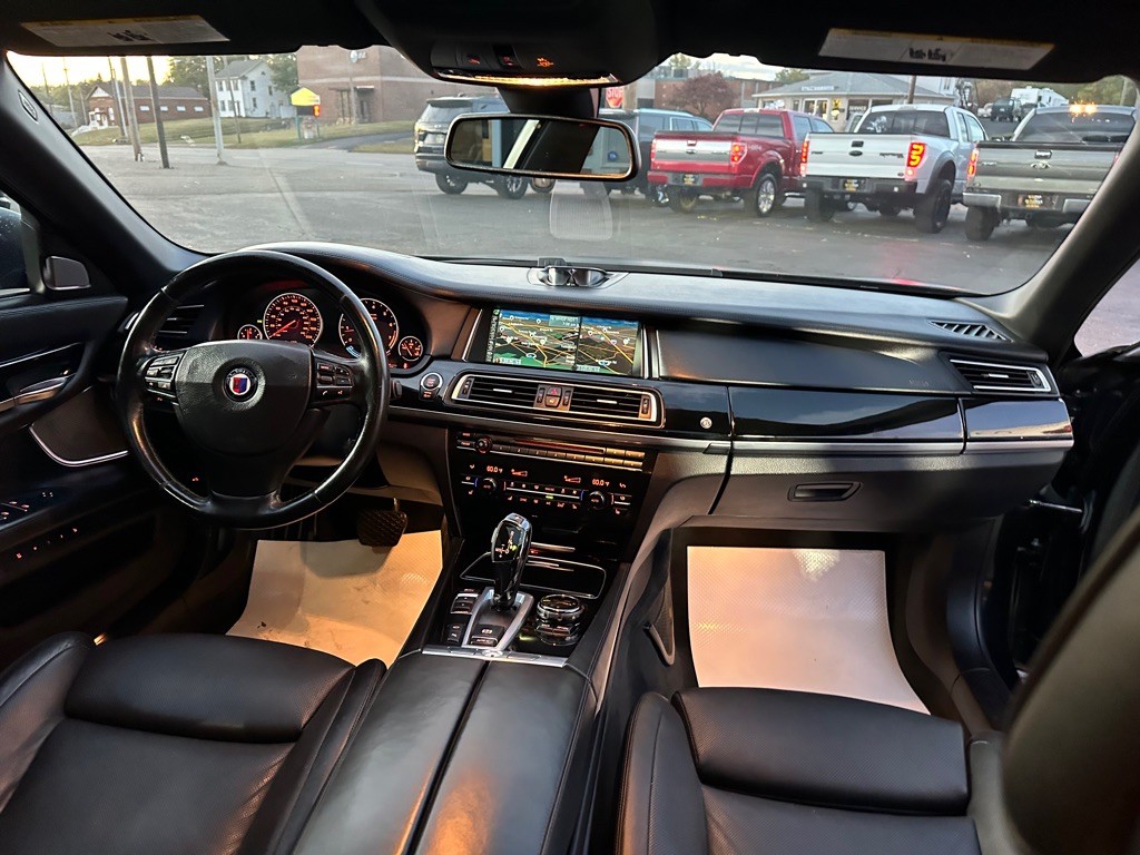 2014 BMW 7 Series Image 34