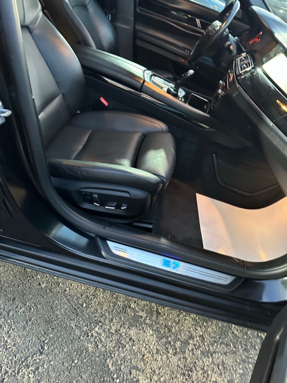 2014 BMW 7 Series Image 37