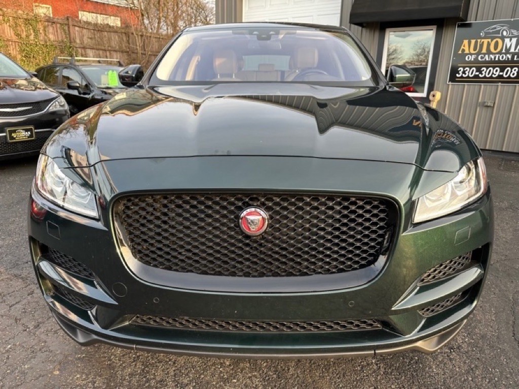 2017 Jaguar F-PACE Image 2