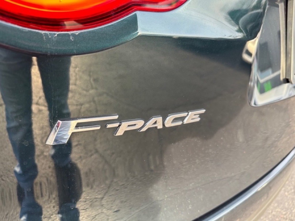 2017 Jaguar F-PACE Image 9