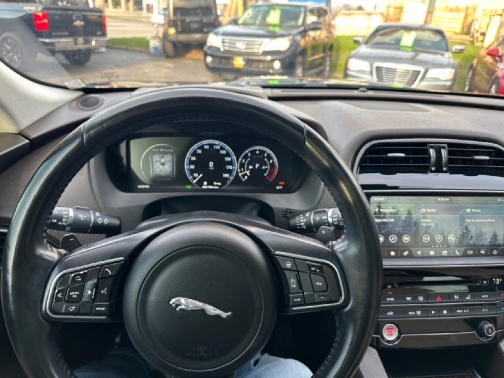 2017 Jaguar F-PACE Image 13