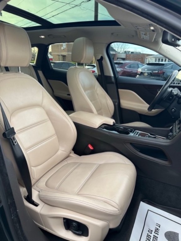 2017 Jaguar F-PACE Image 15