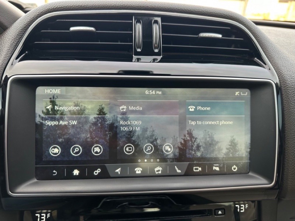 2017 Jaguar F-PACE Image 16