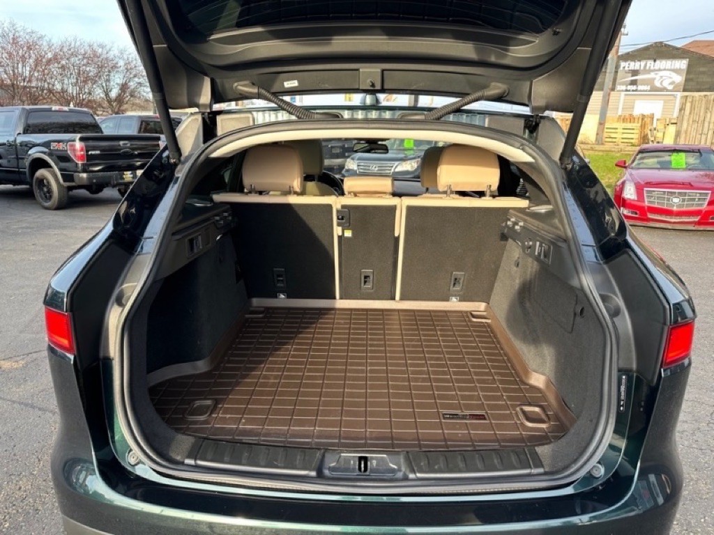 2017 Jaguar F-PACE Image 17