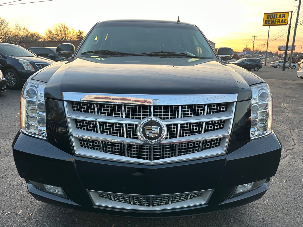 2011 Cadillac Escalade Image 2