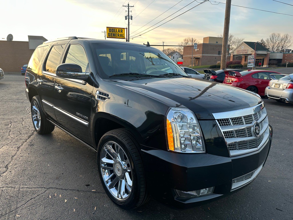 2011 Cadillac Escalade Image 3