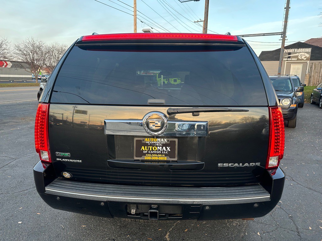 2011 Cadillac Escalade Image 5