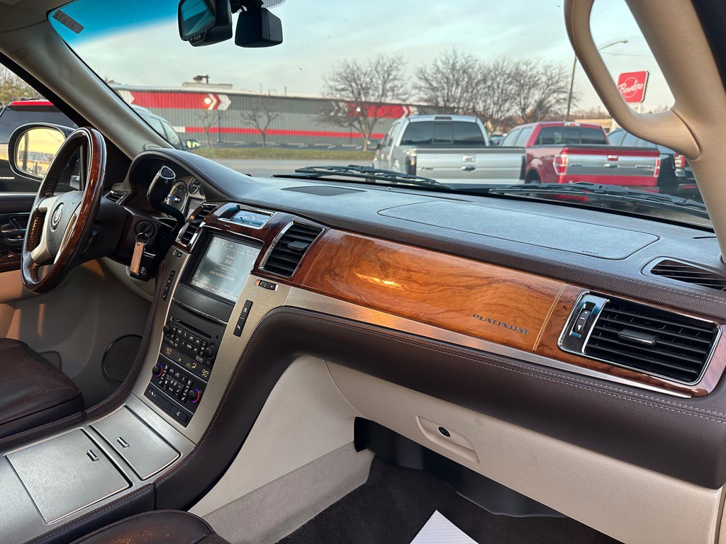 2011 Cadillac Escalade Image 10