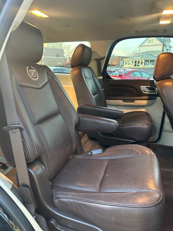 2011 Cadillac Escalade Image 11