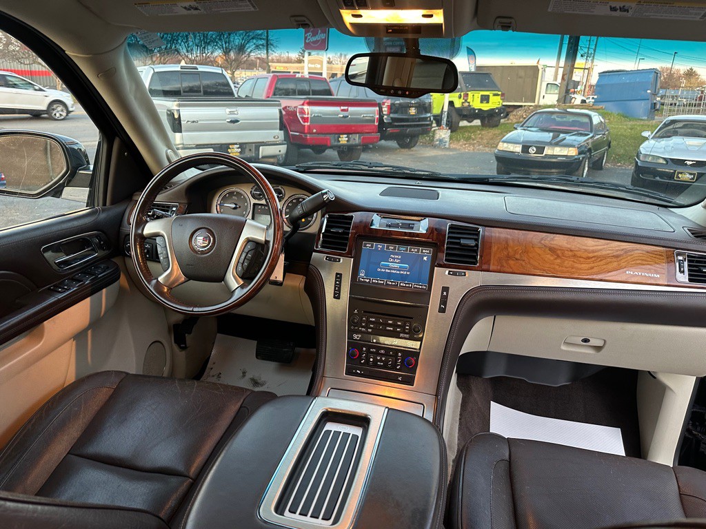2011 Cadillac Escalade Image 12
