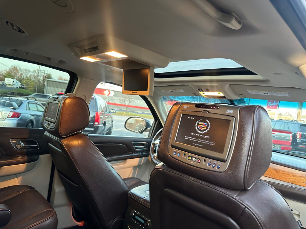 2011 Cadillac Escalade Image 14