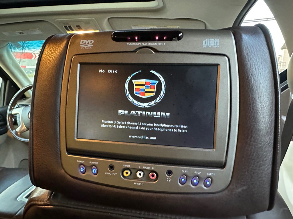 2011 Cadillac Escalade Image 15
