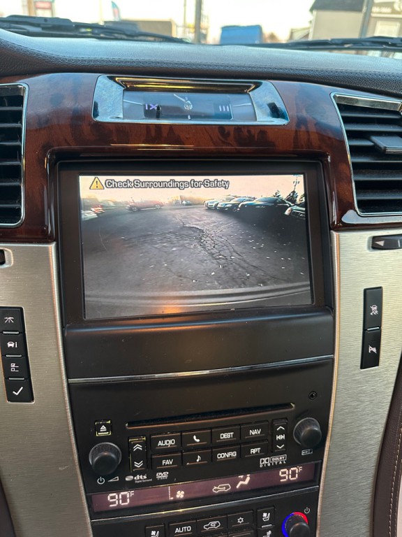 2011 Cadillac Escalade Image 18