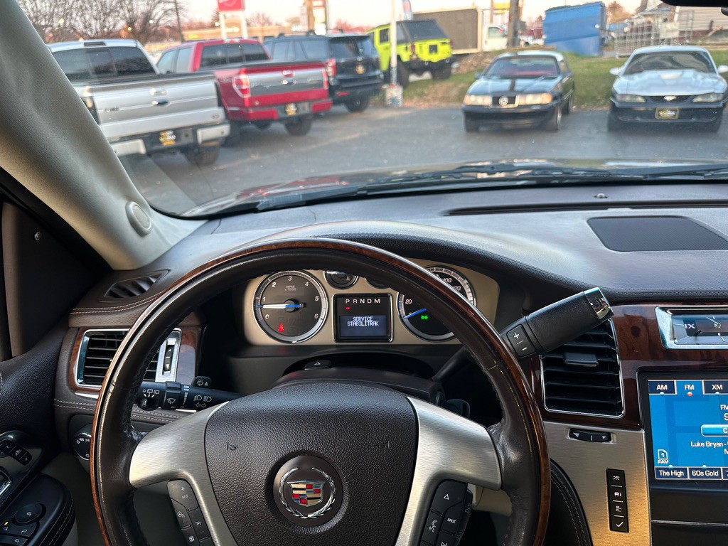 2011 Cadillac Escalade Image 19