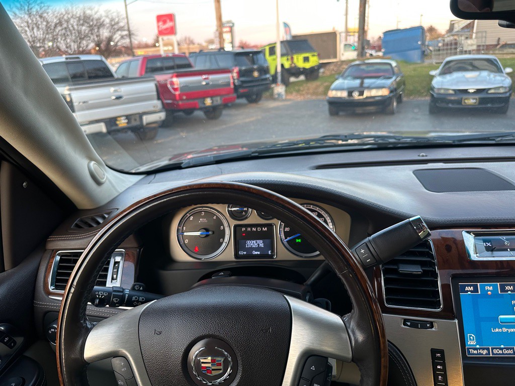 2011 Cadillac Escalade Image 20