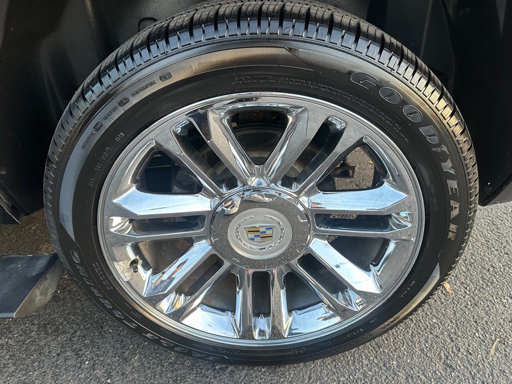 2011 Cadillac Escalade Image 23