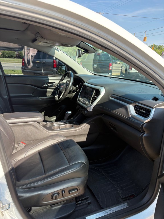 2017 GMC Acadia Image 12