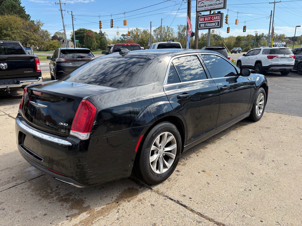 2015 Chrysler 300 Image 5