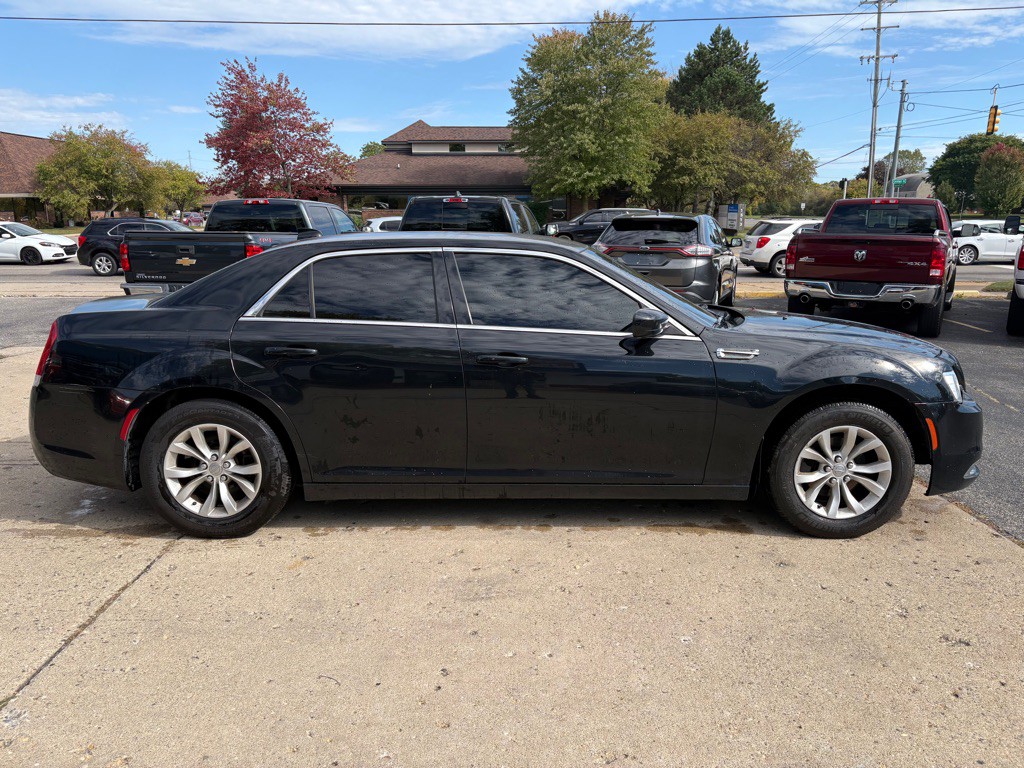 2015 Chrysler 300 Image 6
