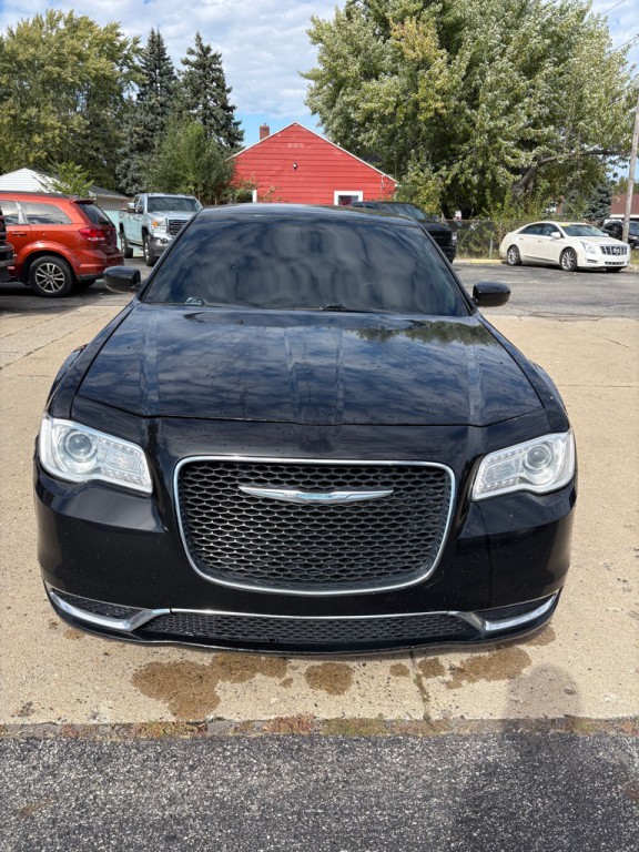 2015 Chrysler 300 Image 7