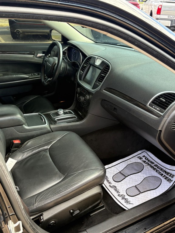 2015 Chrysler 300 Image 15