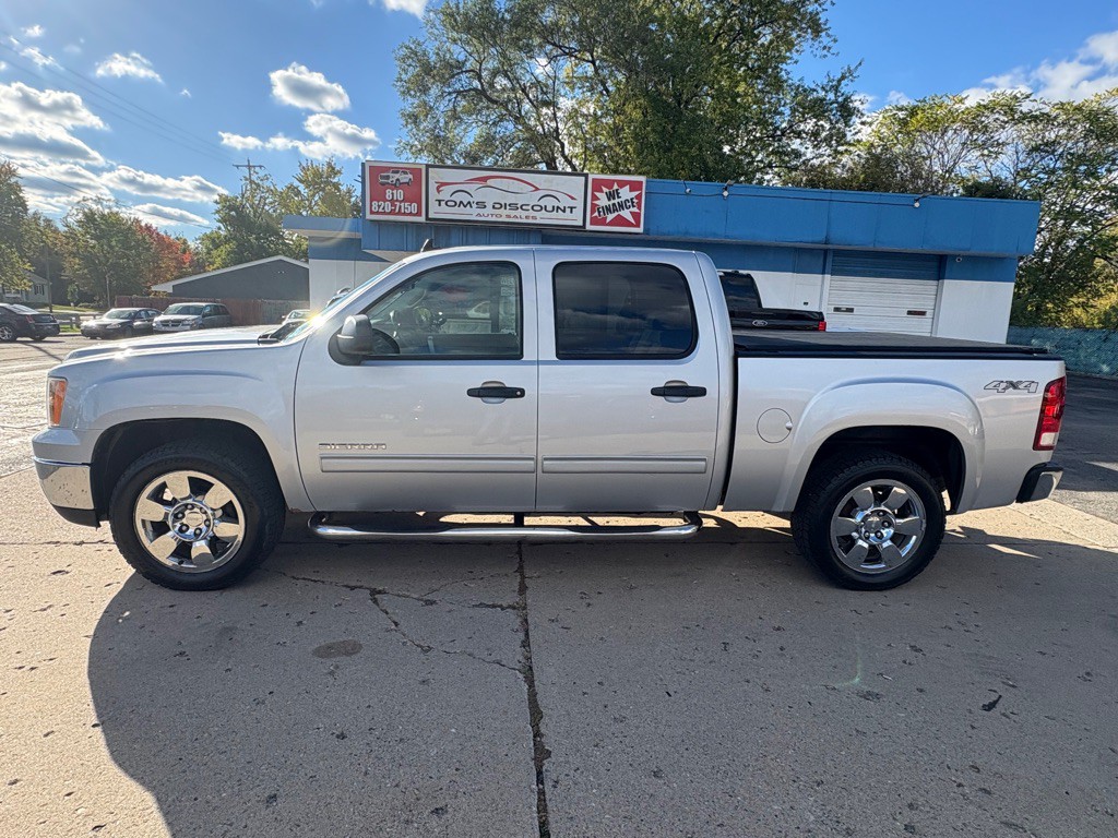 2011 GMC Sierra Image 2