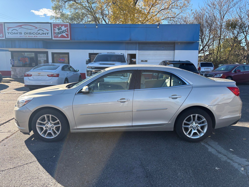 2014 Chevrolet Malibu Image 2