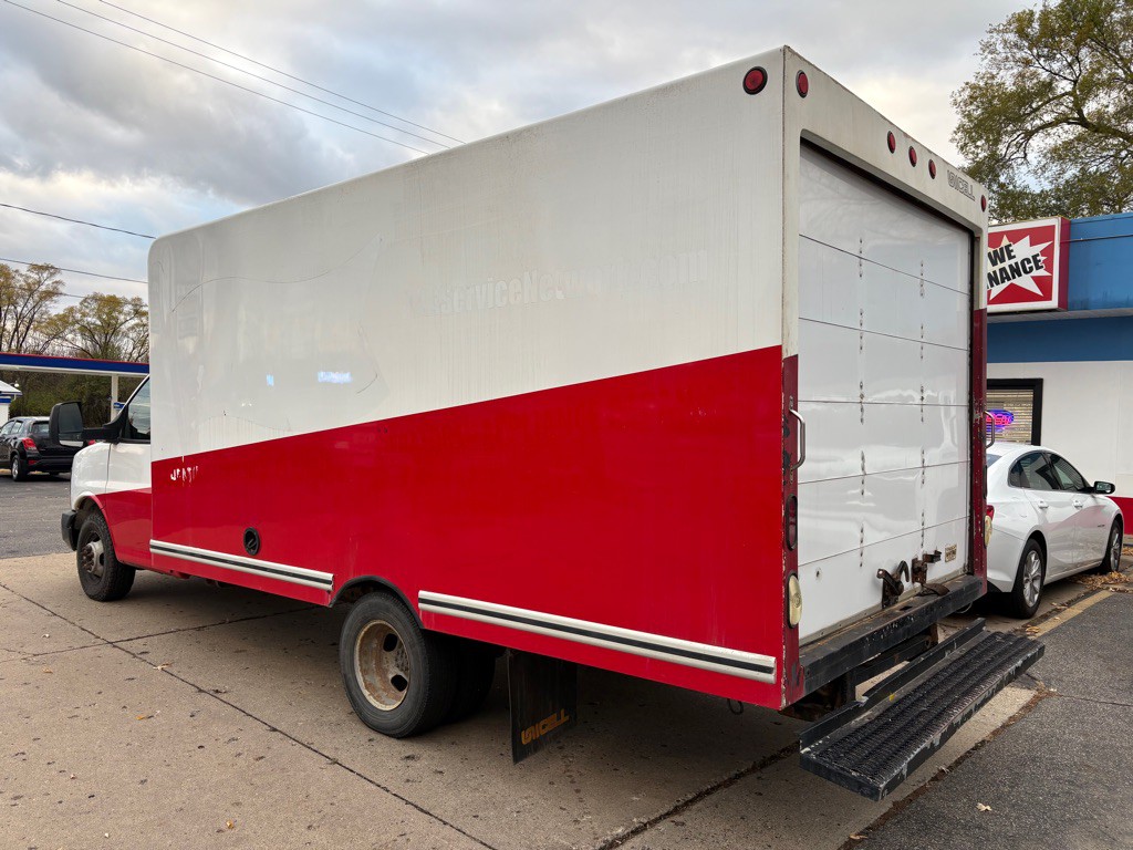 2013 Chevrolet Express Image 3