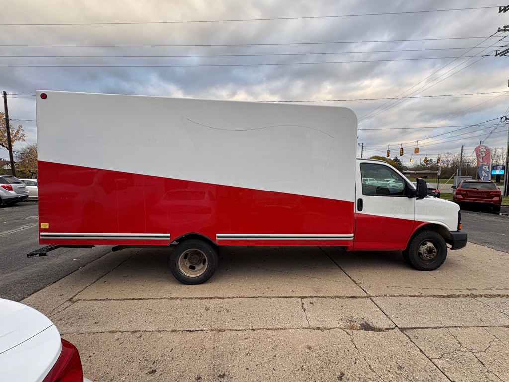 2013 Chevrolet Express Image 5