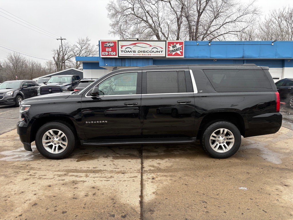 2019 Chevrolet Suburban Image 2