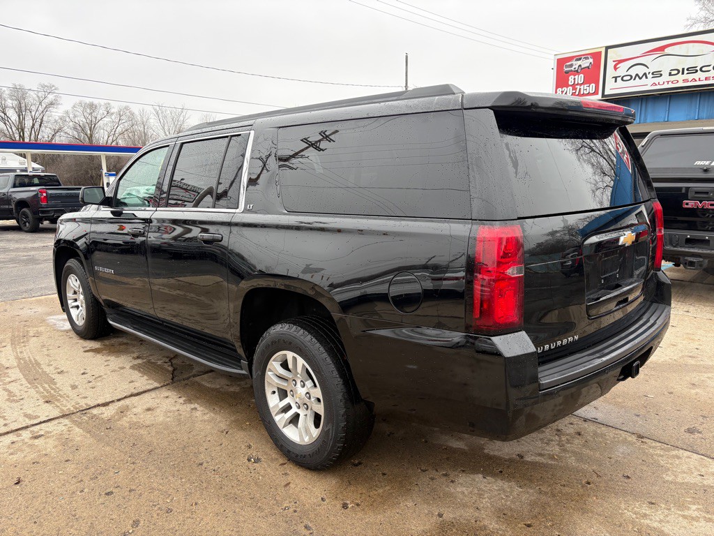 2019 Chevrolet Suburban Image 3