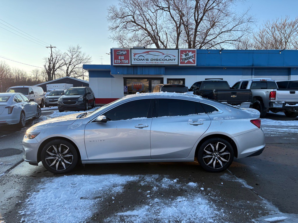 2017 Chevrolet Malibu Image 2