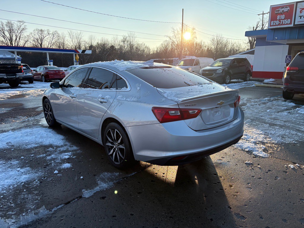 2017 Chevrolet Malibu Image 3