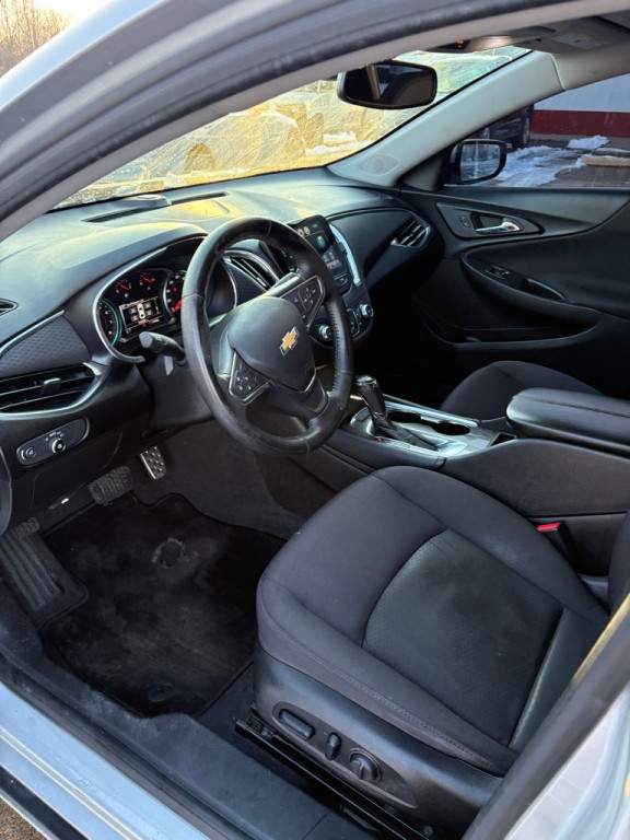 2017 Chevrolet Malibu Image 9