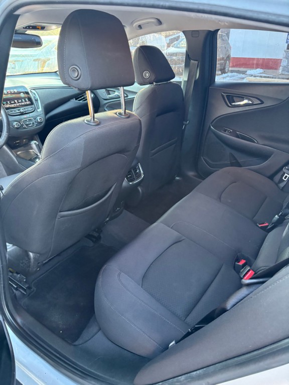 2017 Chevrolet Malibu Image 10