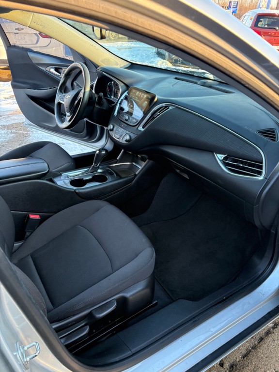 2017 Chevrolet Malibu Image 12